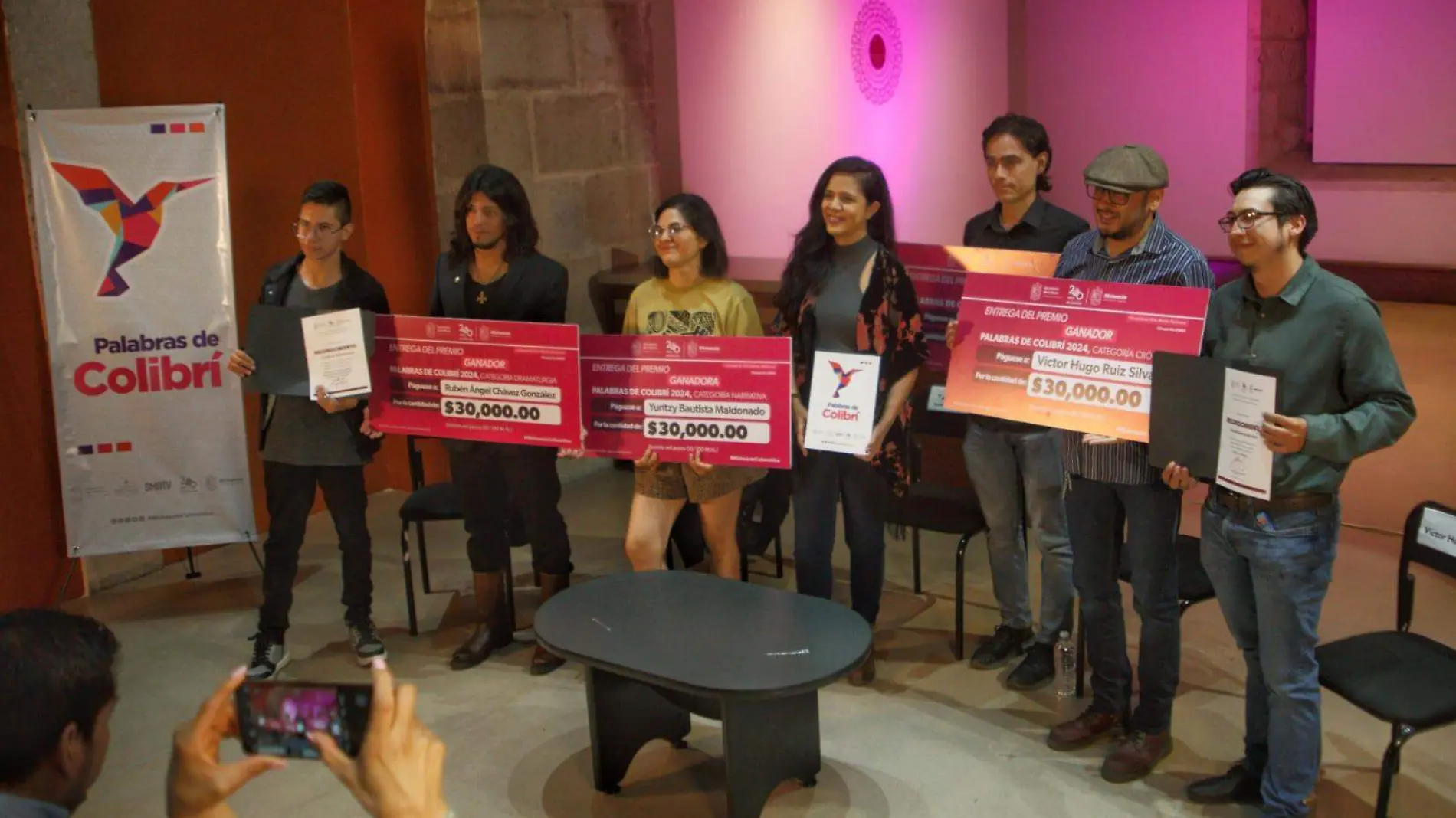 Ganadores del premio Palabras de Colibrí